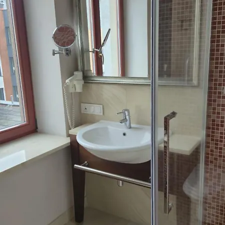 White Glove Dyplomat * אולז'טין